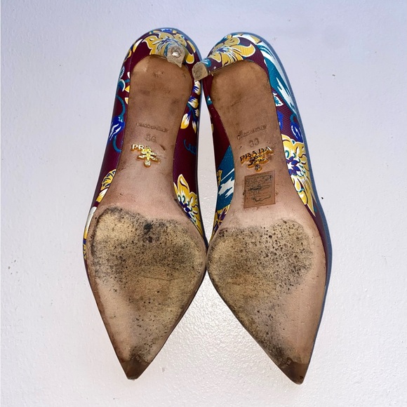 SOLD Authentic Prada heels - Picture 6 of 7